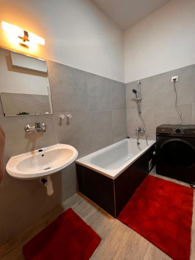 Apartmany V Centre - Vlastna Izba So Spolocnou Kuchynou A Kupelnou Moze Byt Zdielana 2 Inymi Izbami Martin Buitenkant foto